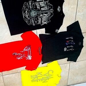 Great for summer T's (4) bundle, great condition med-large